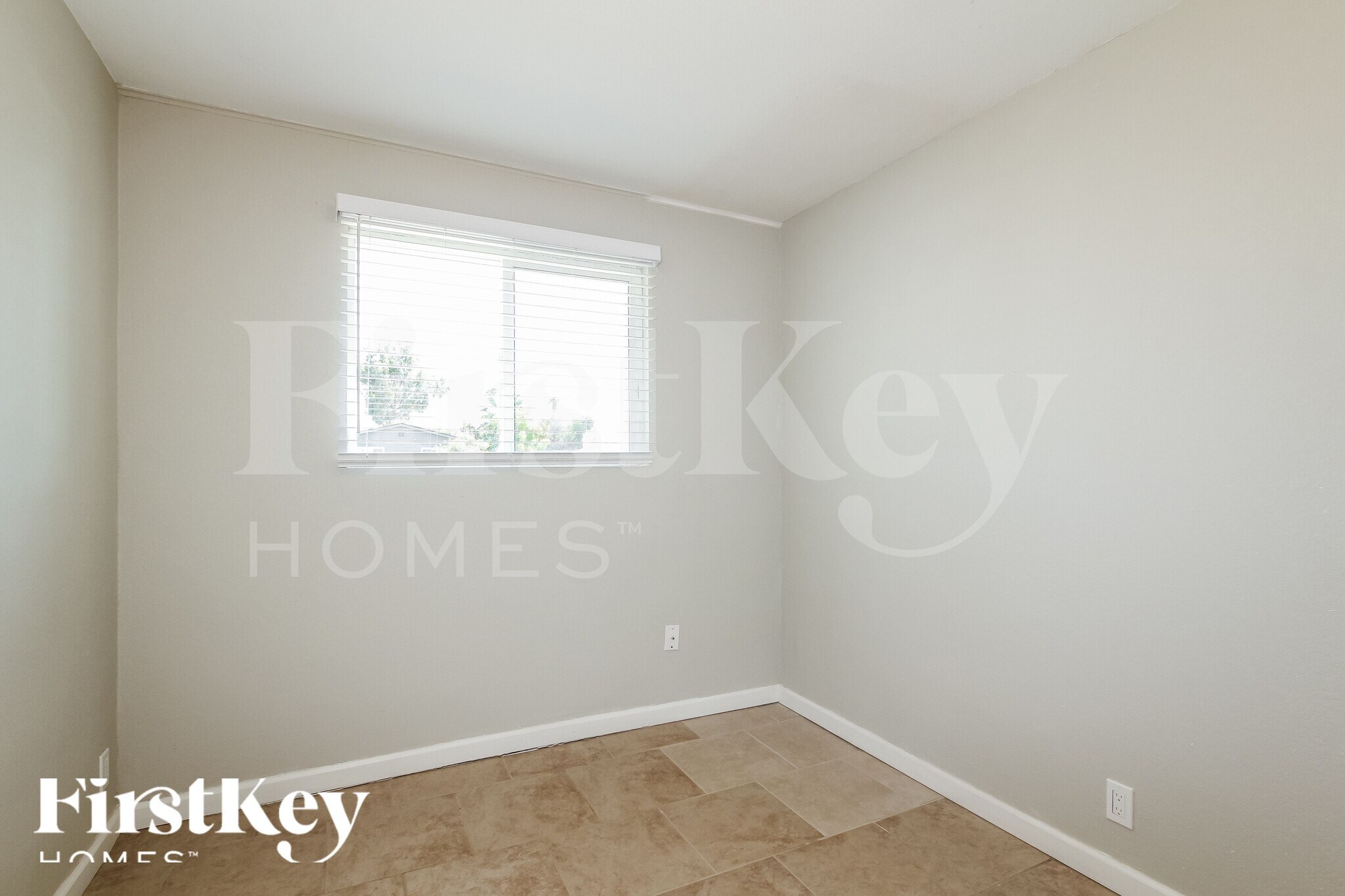 Building Photo - 4138 E Bluefield Ave