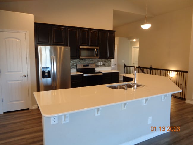 Building Photo - Main level living