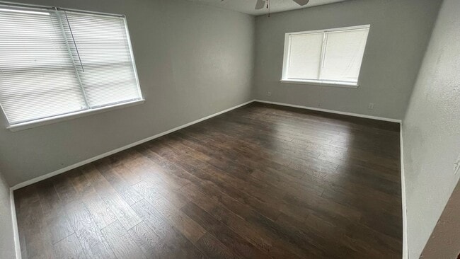 Building Photo - inviting & comfortable3 Bed 1 Bath House