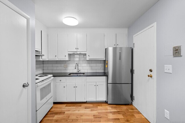 Building Photo - 23 Shirley St