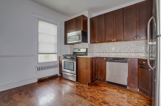 Building Photo - 12 Romaine Ave