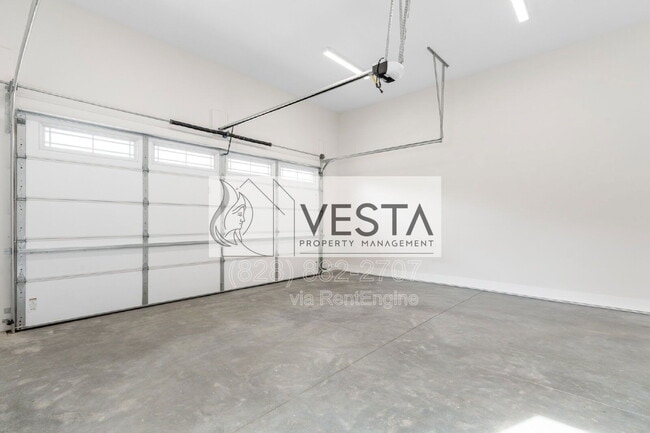 Building Photo - 11 Apple Meadow Ln