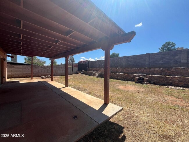 Building Photo - 1300 E Buckhorn Dr