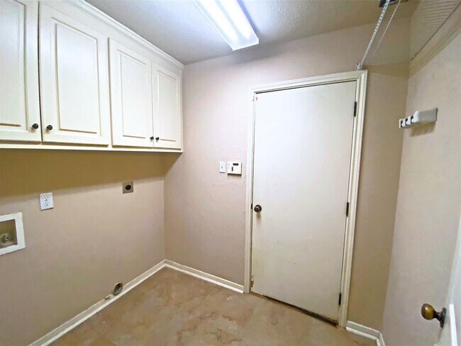 Building Photo - 16318 Long Valley Ct