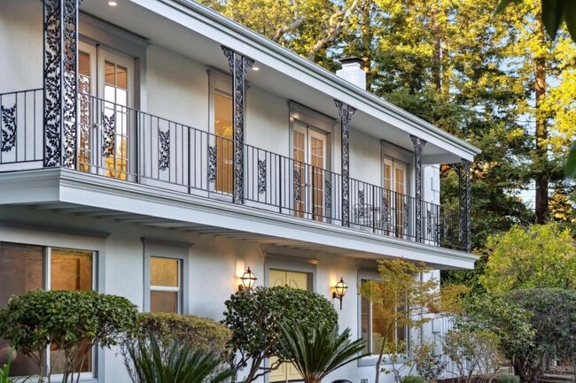 Building Photo - 243 Selby Ln