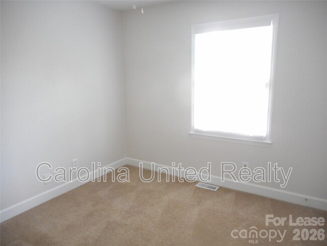Building Photo - 7556 Thorncliff Dr