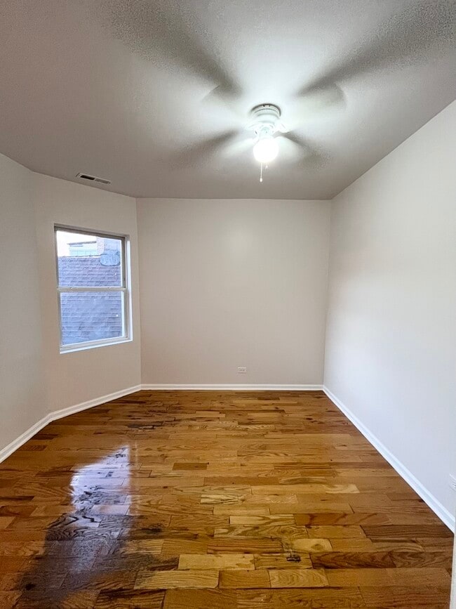 Building Photo - 1530 N Avers Ave