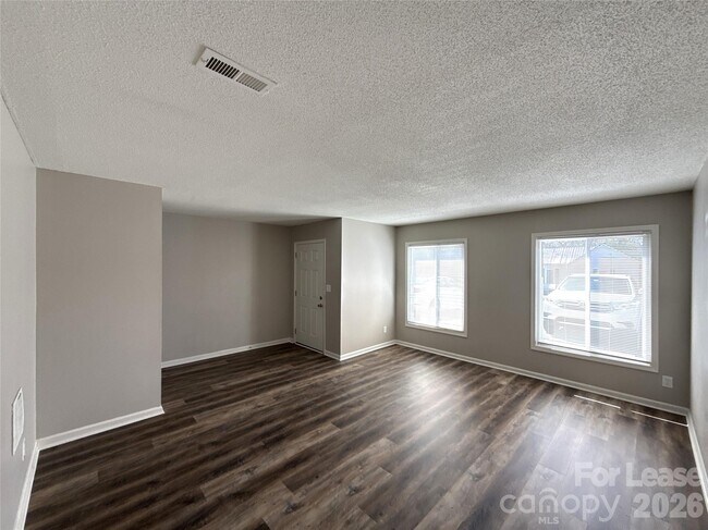 Building Photo - 300 N Main St