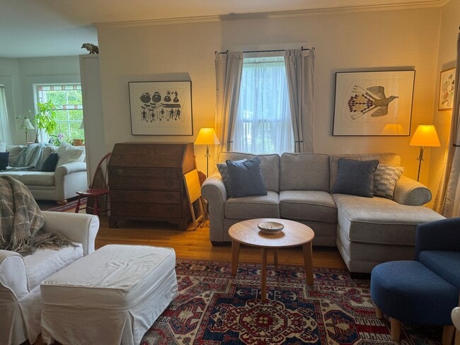 Building Photo - Short term- 3 Bedroom just two blocks from Main Street