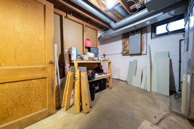 Building Photo - 8715 Boone Ct