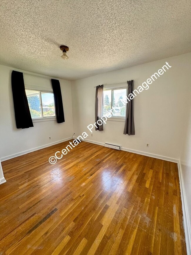 Building Photo - 2 Bedroom House on the Flats with a finish...