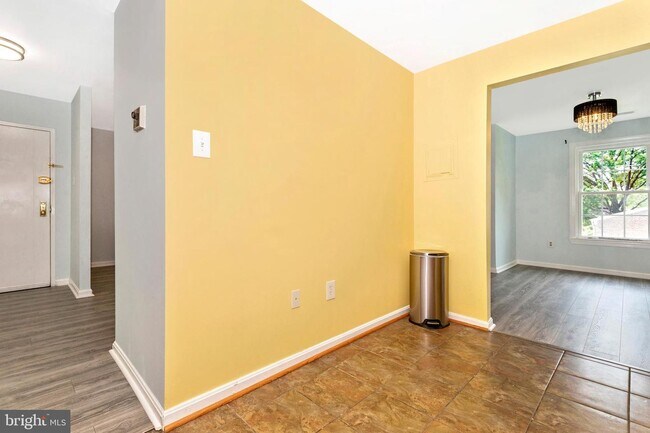 Building Photo - 826 Quince Orchard Blvd