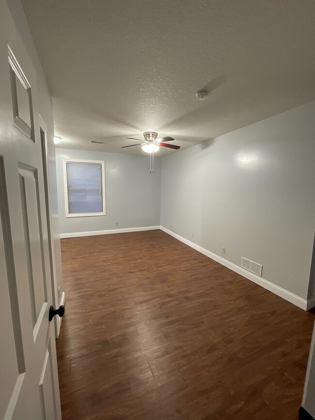 Building Photo - 3 large bedrooms with large closets & 2 fu...