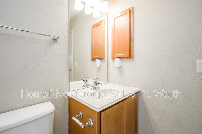 Building Photo - 1611 Waters Edge Dr
