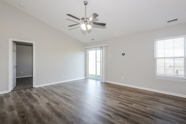 Building Photo - 791 Helm Dr