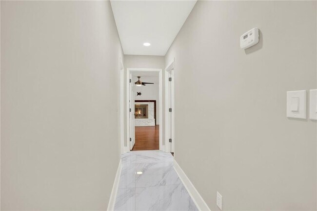 Building Photo - 3270 Brookview Dr