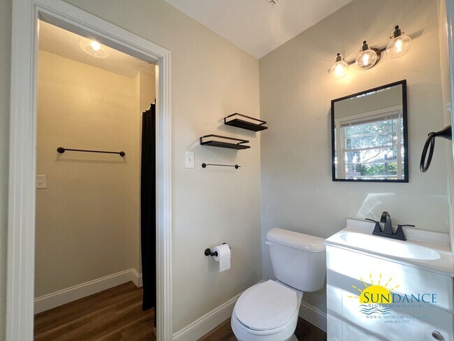 Building Photo - Stunning 3 Bedroom Home in Fort Walton Beach!s