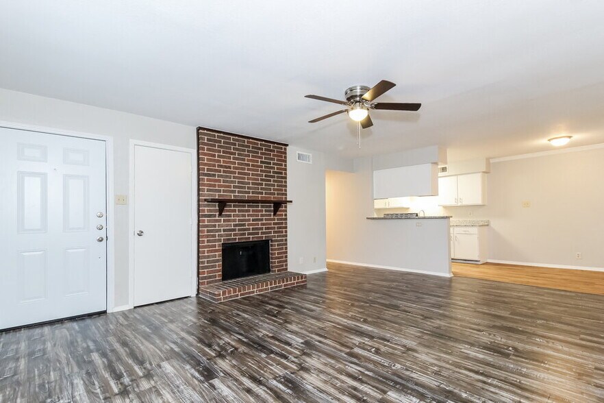 Building Photo - 1008 Autumn Oak Dr