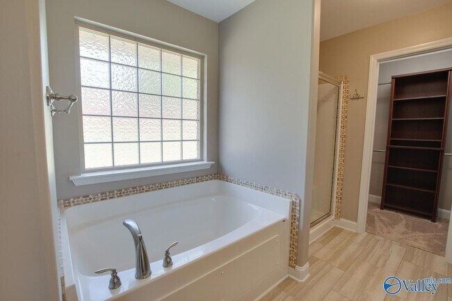 Building Photo - 512 Summer Cove Cir NW