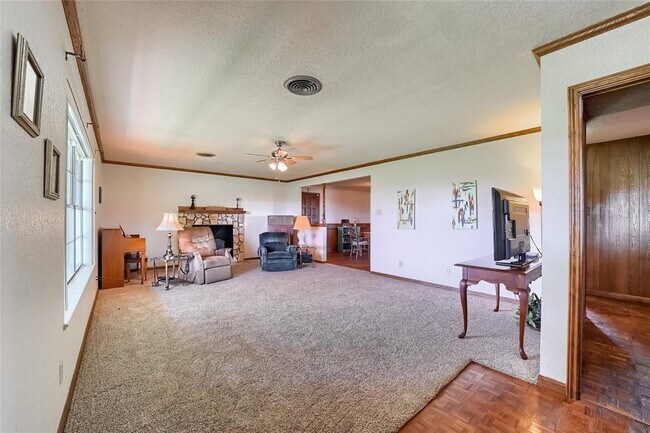 Building Photo - 801 Fm 971