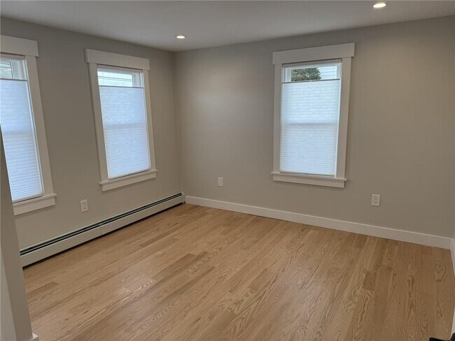 Building Photo - 863 Main St