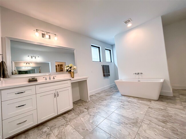 Building Photo - 1735a Moritz Dr