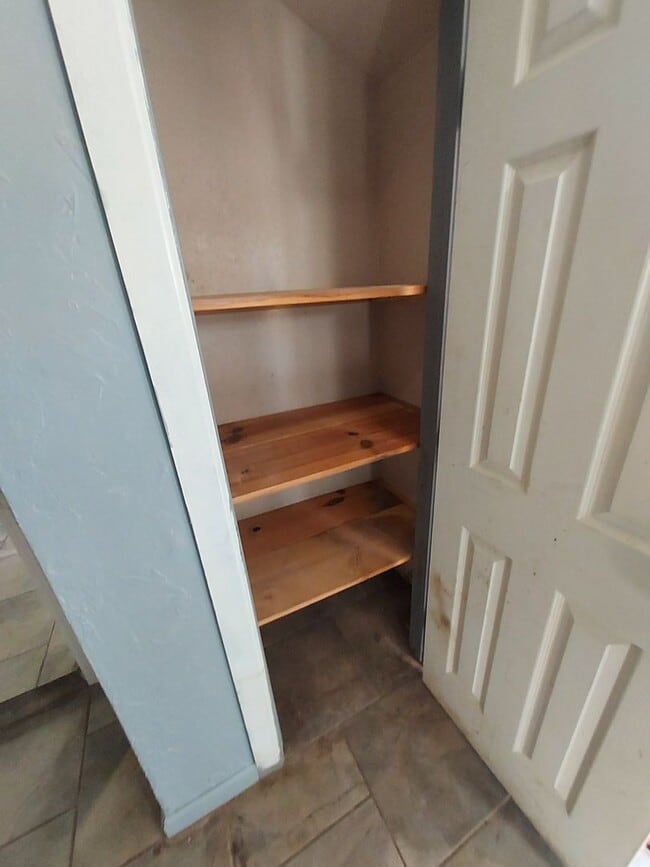 Building Photo - 3 bedroom 1 bath