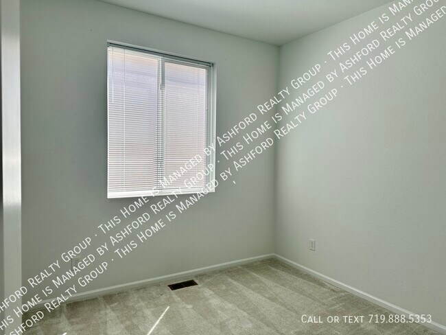 Building Photo - 4926 Deviation Pt