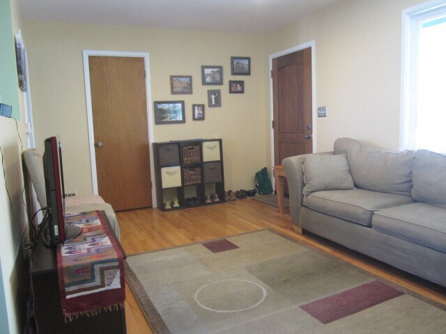 Building Photo - 3 Bed 2 Bath Martin Acres Home With Large Backyard & Flatiron Views!