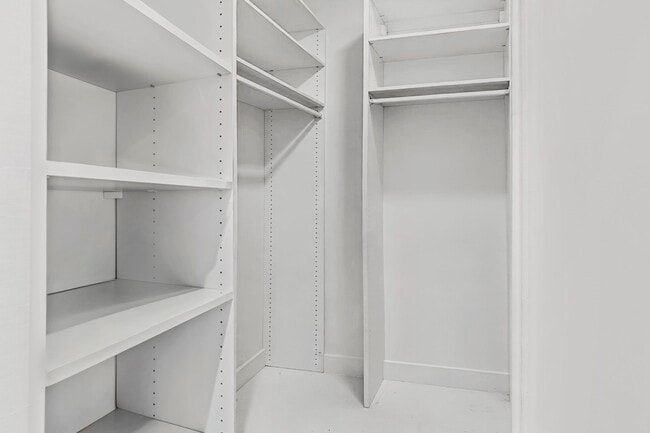 Building Photo - 2174 Briarglen Dr