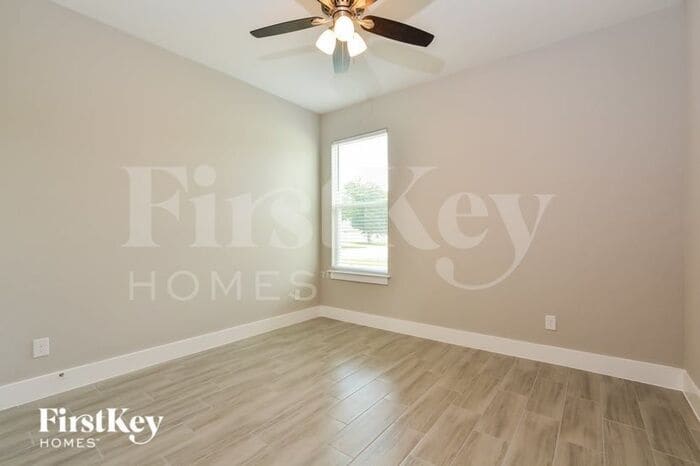 Building Photo - 330 Athabasca Pl