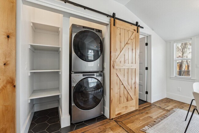 Building Photo - Charming 2BD, 2BA Longmont Home with Fenced Back Yard