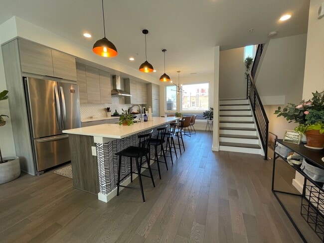 Building Photo - Modern 2BR + Office Townhome with Rooftop Deck in Prime Sunnyside/Highlands Location