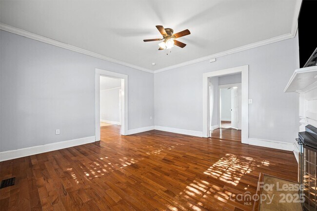 Building Photo - 512 Banks St