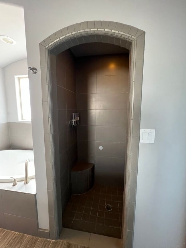 Building Photo - Tuscan Style Home