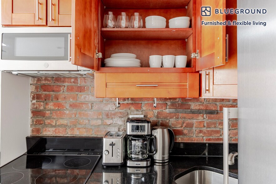 Building Photo - 234 E 14th St