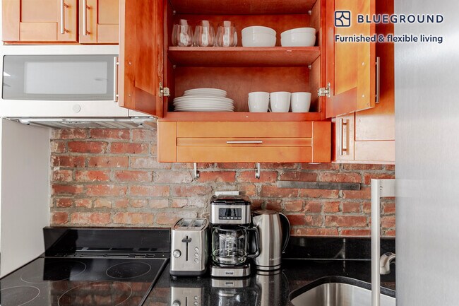 Building Photo - 234 E 14th St