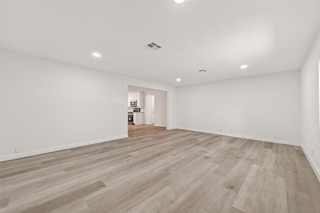 Building Photo - 815 Brooks Ave