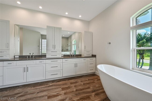 Building Photo - 4231 Crayton Rd