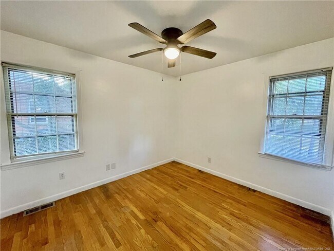 Building Photo - 3522 Thomas Dr