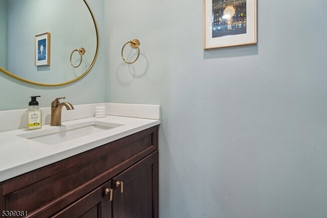 Building Photo - 17 Edison Dr