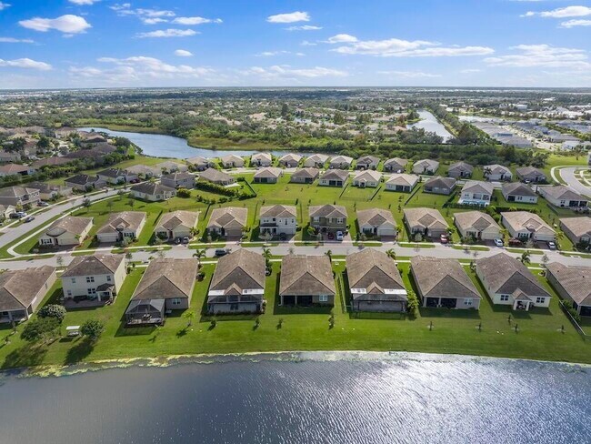 Building Photo - 12341 Arabella Dr