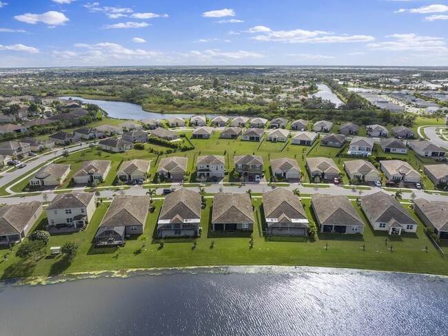 Building Photo - 12341 Arabella Dr