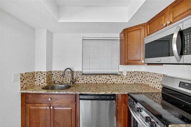 Building Photo - 13618 Greenfield Dr