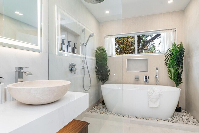 Building Photo - 616 NE 16th Terrace