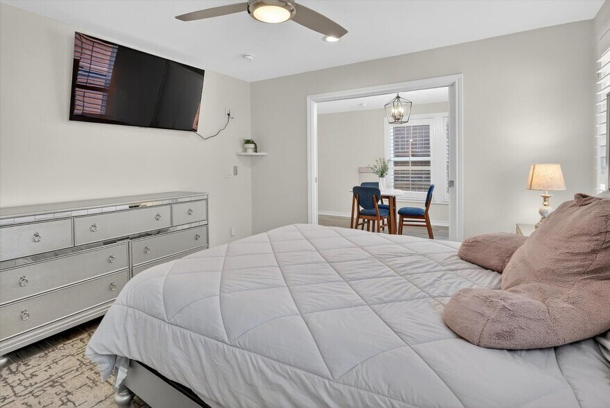 Building Photo - 4315 Cabell Dr