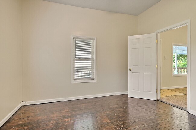 Building Photo - 875 S Pickens Bridge Rd