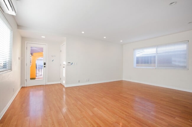 Building Photo - Spanish Style Single Family Home in Coastal San Pedro!