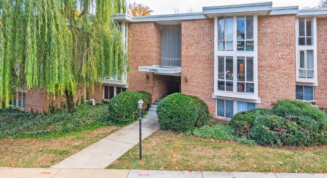 Primary Photo - Bright & Inviting 3-Bed Condo in Huntingto...