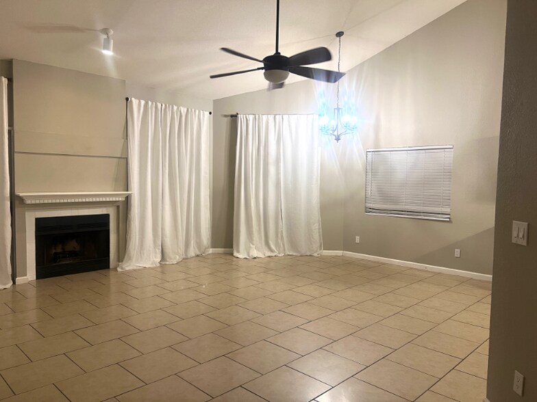 Building Photo - 3001 W Hampshire Ct